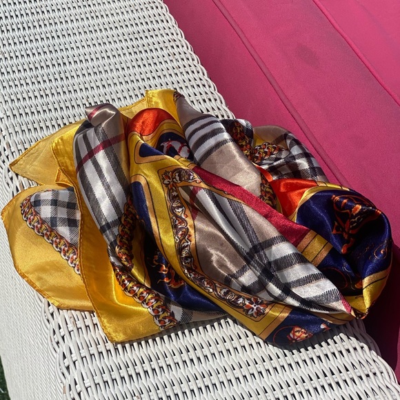 Stylish Large Head Scarf - Picture 4 of 4